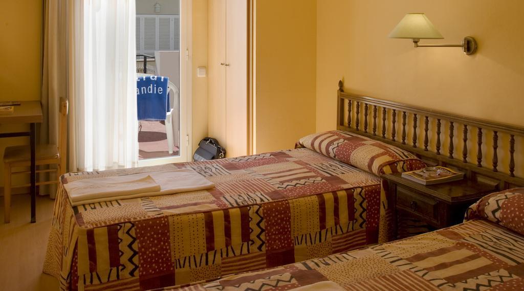 Hotel Central Normandie Sitges Bilik gambar